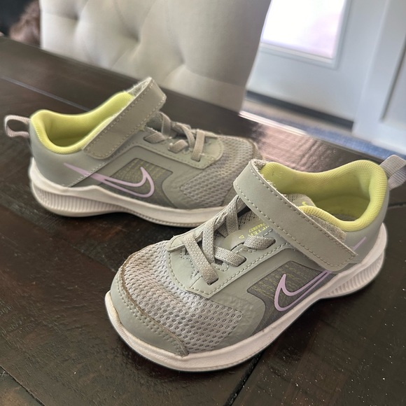 Nike Downshifter 11 toddler s8 - Picture 1 of 5